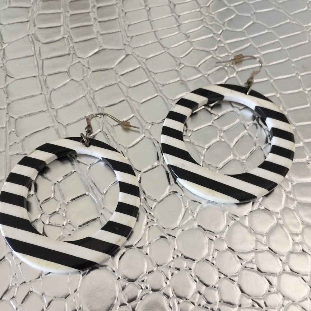 BLACK AND WHITE STRIPE LARGE HOOP EARRINGS GIVES GREAT COSTUME EFFECT TO ATTIRE